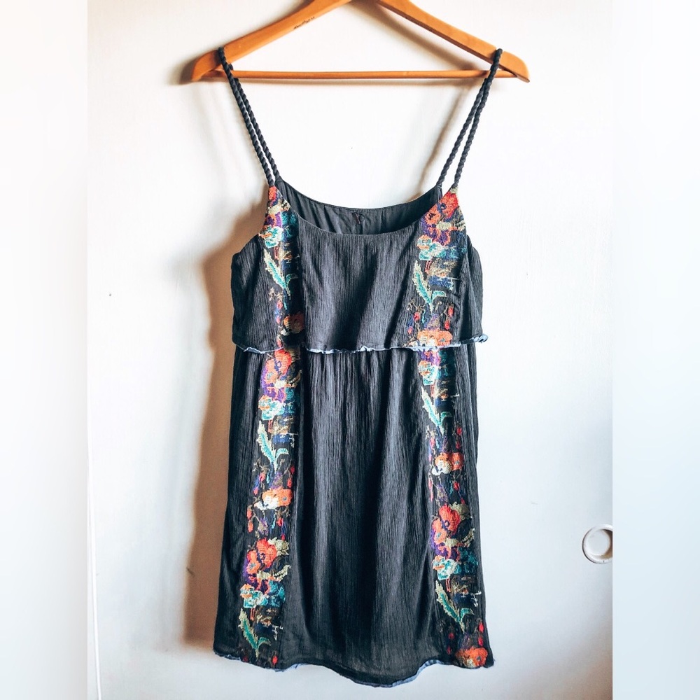 🍂FALL SALE🍂 Free People 🕊 Embroidered Dress